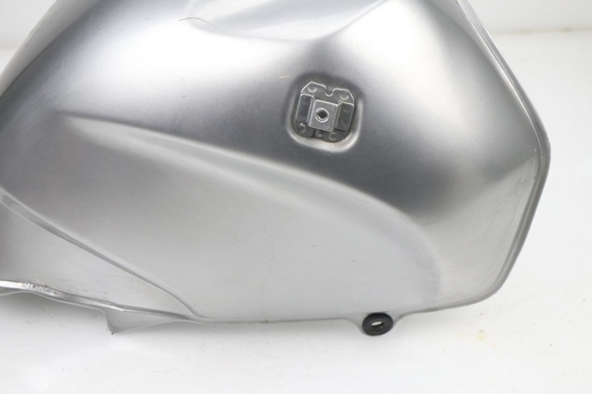 photo de SERBATOIO CARBURANTE  HONDA XLV VARADERO 125 (2000 - 2006) - Dettagli dei punti di fissaggio