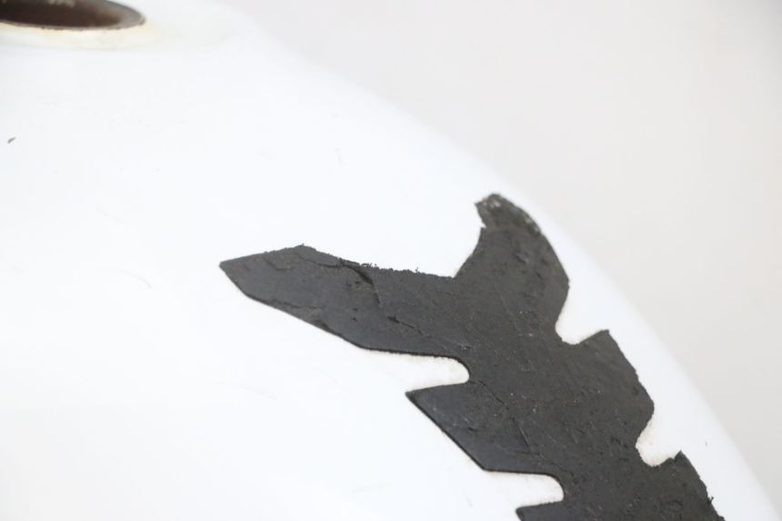 photo de SERBATOIO CARBURANTE  HONDA XLV VARADERO 125 (2000 - 2006) - Primo piano tecnico