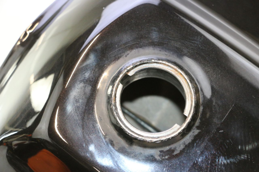 photo de SERBATOIO CARBURANTE  HONDA XRV AFRICA TWIN 750 (1990 - 1992) - Primo piano tecnico