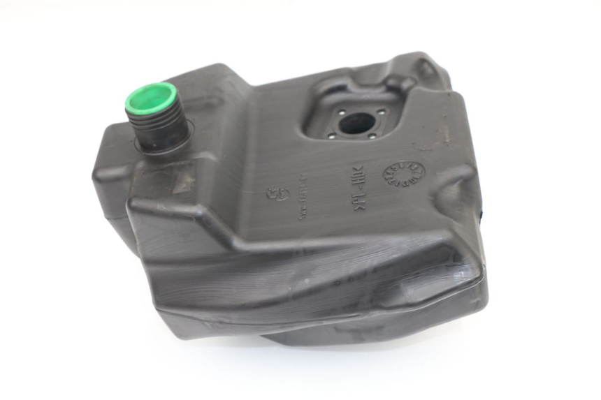 photo de Serbatoio carburante YAMAHA BW'S NAKED 50 (2008 - 2019) - Altra angolazione