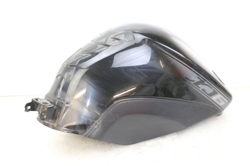 photo de SERBATOIO CARBURANTE  YAMAHA XJ6 ABS 600 (2008 - 2016) - Primo piano ad alta risoluzione