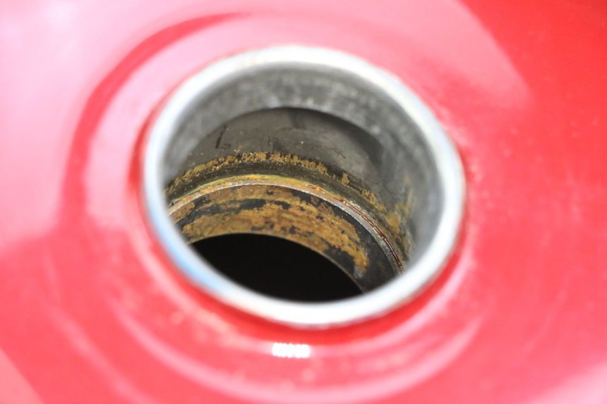 photo de SERBATOIO CARBURANTE  YAMAHA XVS DRAG STAR DRAGSTAR 650 (1997 - 2007) - Marcature e riferimenti originali