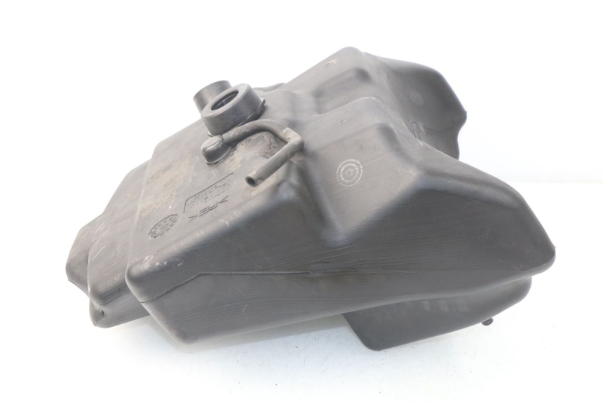 photo de Serbatoio carburante YAMAHA YP MAJESTY 125 (1998 - 2001) - Altra angolazione