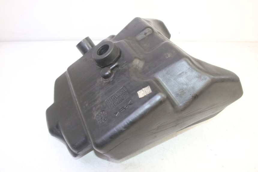 photo de Serbatoio carburante YAMAHA YP MAJESTY 125 (2002 - 2006) - Altra angolazione