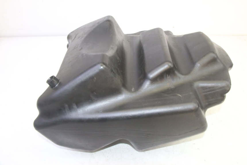 photo de Serbatoio carburante YAMAHA YP MAJESTY 125 (2002 - 2006) - Primo piano tecnico