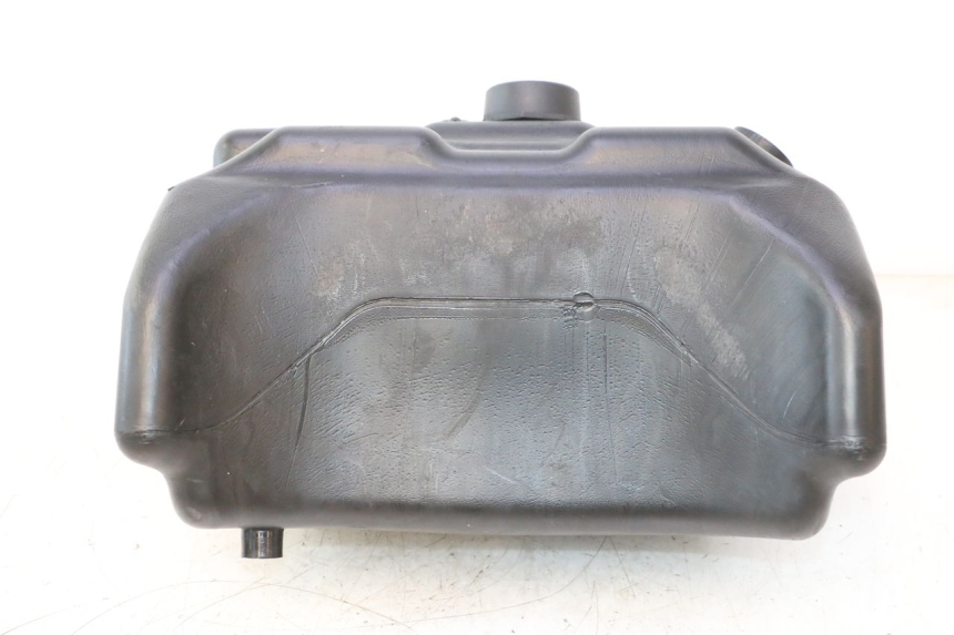 photo de Serbatoio carburante YAMAHA YP MAJESTY 125 (2002 - 2006) - Zoom sullo stato d'uso