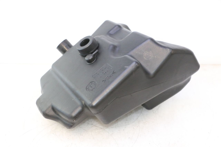 photo de Serbatoio carburante YAMAHA YP MAJESTY 125 (2002 - 2006) - Altra angolazione