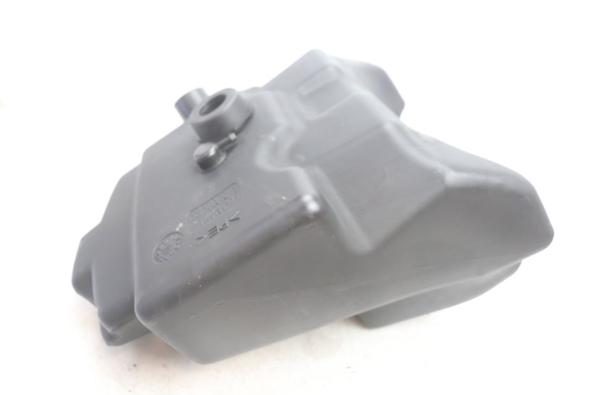 photo de Serbatoio carburante YAMAHA YP MAJESTY 125 (2002 - 2006) - Zoom sullo stato d'uso