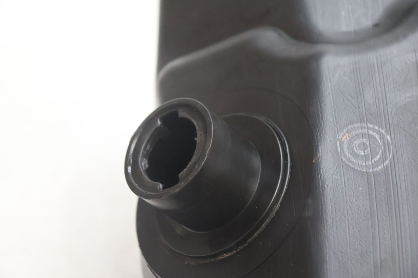 photo de Serbatoio carburante YAMAHA YP MAJESTY 125 (2002 - 2006) - Zoom sullo stato d'uso