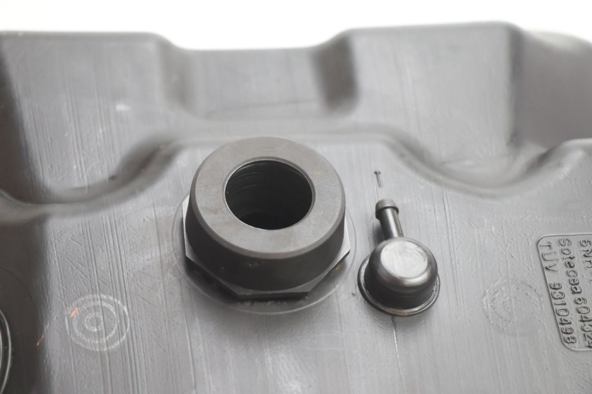 photo de Serbatoio carburante YAMAHA YP MAJESTY 125 (2002 - 2006) - Altra angolazione