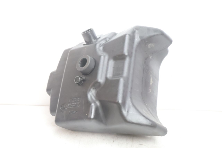 photo de Serbatoio carburante YAMAHA YP MAJESTY 125 (2002 - 2006) - Primo piano tecnico
