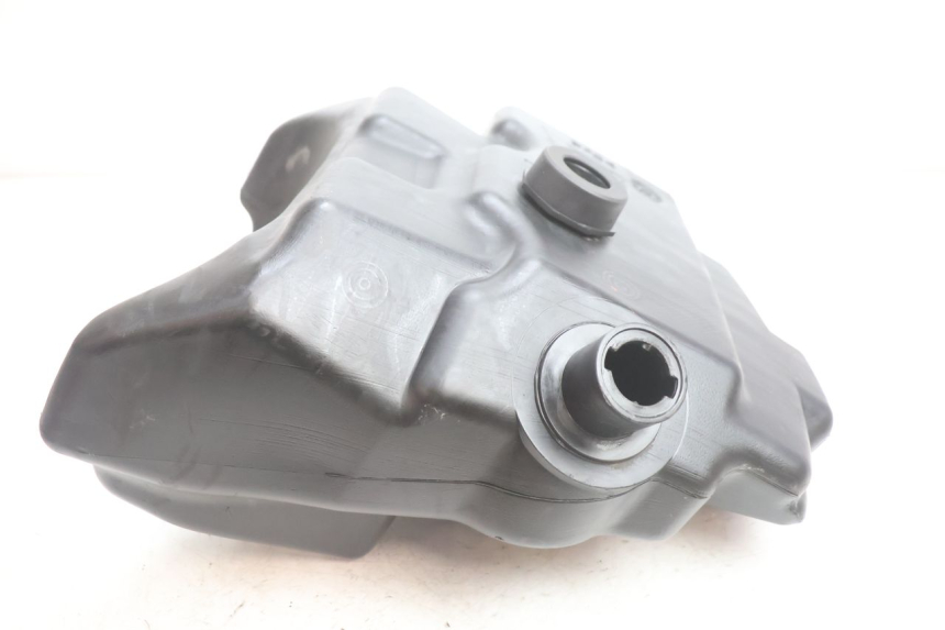 photo de Serbatoio carburante YAMAHA YP MAJESTY 125 (2002 - 2006) - Stato della superficie e materiale