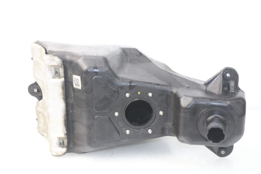 photo de Serbatoio carburante YAMAHA YP X-MAX XMAX 400 (2014 - 2017) - Vista principale