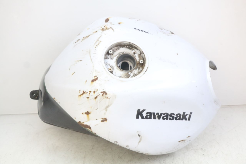 photo de SERBATOIO CARBURANTE KAWASAKI Z 750 (2007 - 2013) - Primo piano tecnico