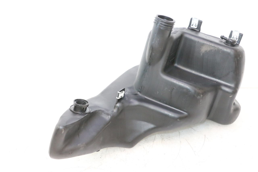 photo de SERBATOIO CARBURANTE PIAGGIO ZIP 2T 50 (2009 - 2019) - Primo piano tecnico