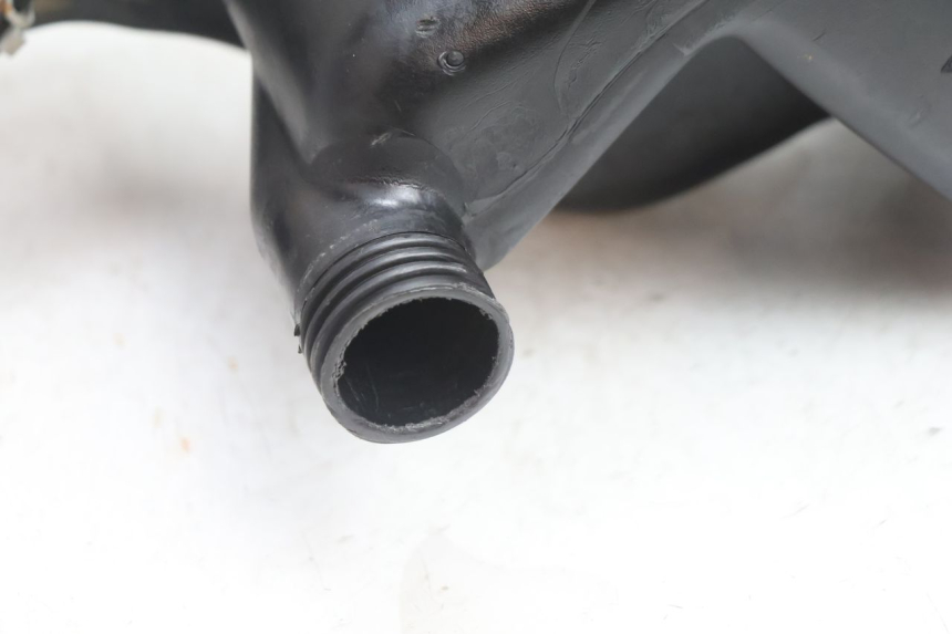 photo de SERBATOIO CARBURANTE PIAGGIO ZIP 2T 50 (2009 - 2019) - Primo piano tecnico