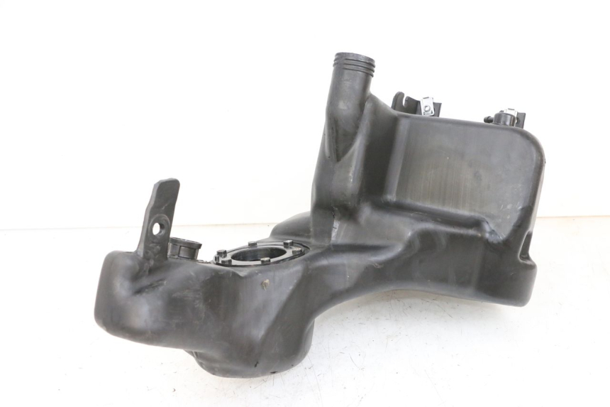 photo de SERBATOIO CARBURANTE PIAGGIO ZIP 4T 50 (2018 - 2020) - Primo piano tecnico