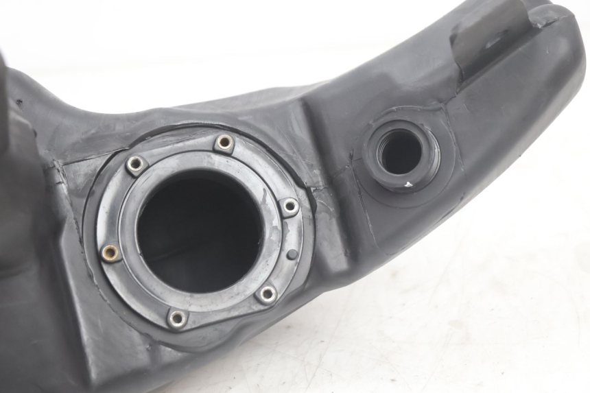 photo de SERBATOIO CARBURANTE  PIAGGIO ZIP IGET 4T 50 (2021 - 2023) - Altra angolazione