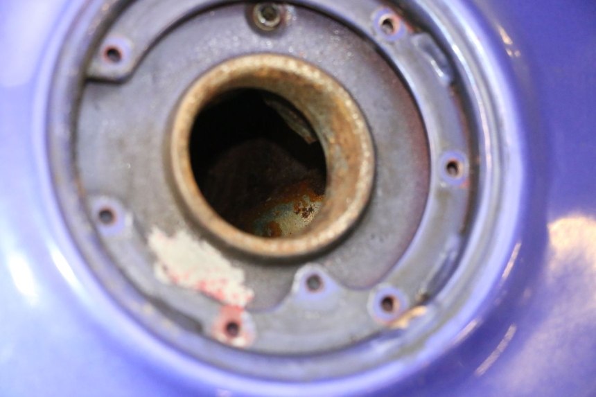 photo de SERBATOIO CARBURANTE KAWASAKI ZX-6R ZX6R 600 (1995 - 1997) - Caratteristiche distintive