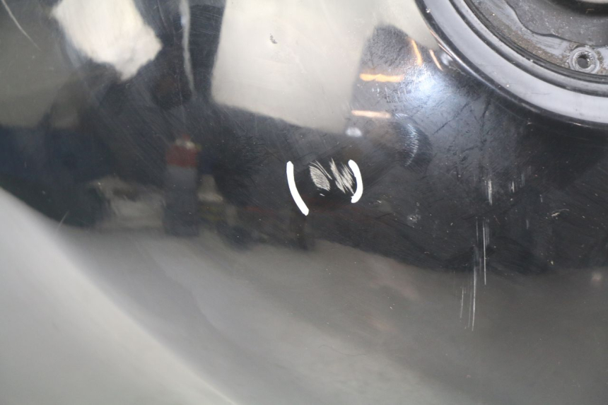 photo de SERBATOIO CARBURANTE KAWASAKI ZZR 600 (1995 - 2004) - Zoom sui componenti