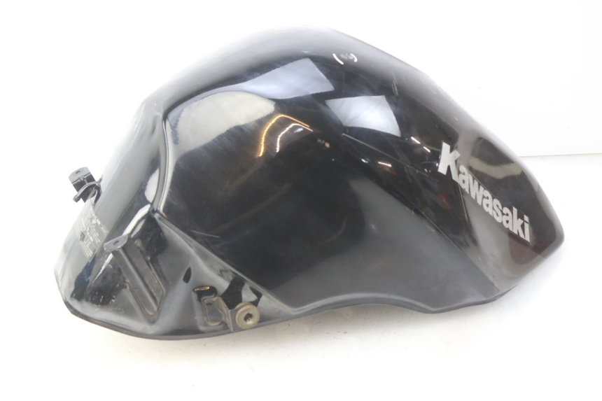 photo de SERBATOIO CARBURANTE KAWASAKI ZZR 600 (1995 - 2004) - Primo piano tecnico