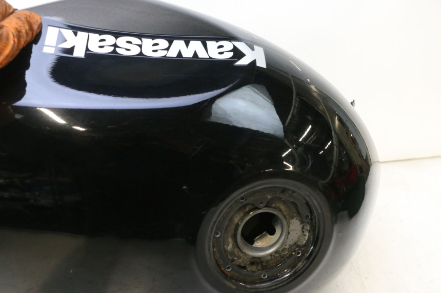 photo de SERBATOIO CARBURANTE KAWASAKI ZZR 600 (1995 - 2004) - Zoom sui componenti