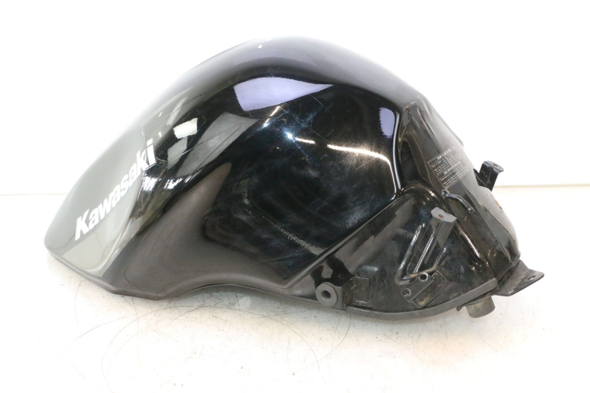 photo de SERBATOIO CARBURANTE KAWASAKI ZZR 600 (1995 - 2004) - Primo piano tecnico