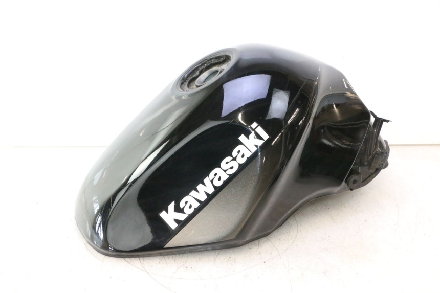 photo de SERBATOIO CARBURANTE KAWASAKI ZZR 600 (1995 - 2004) - Dettagli dei punti di fissaggio