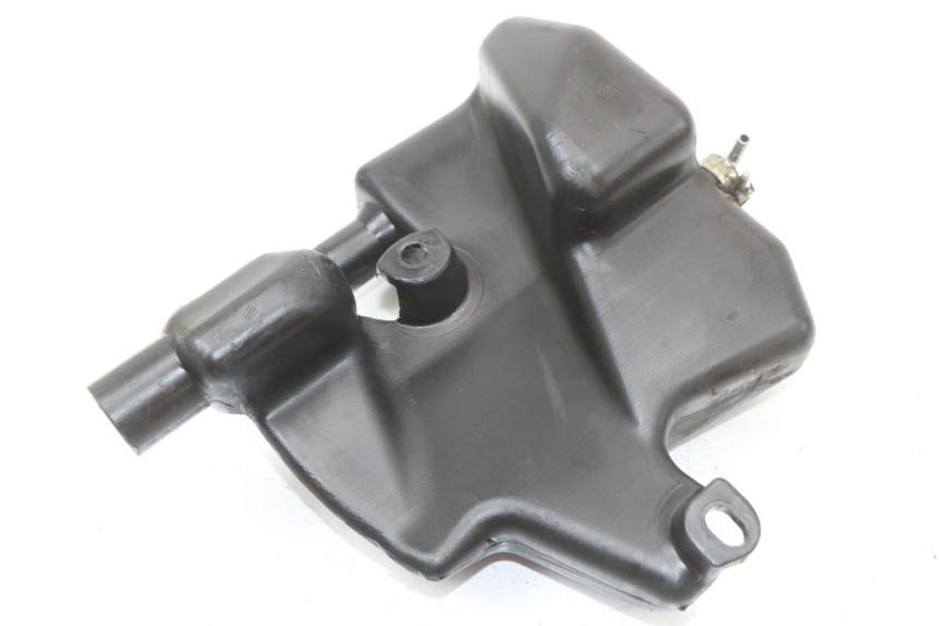 photo de SERBATOIO OLIO PIAGGIO FLY 2T 50 (2004 - 2017) - Primo piano tecnico