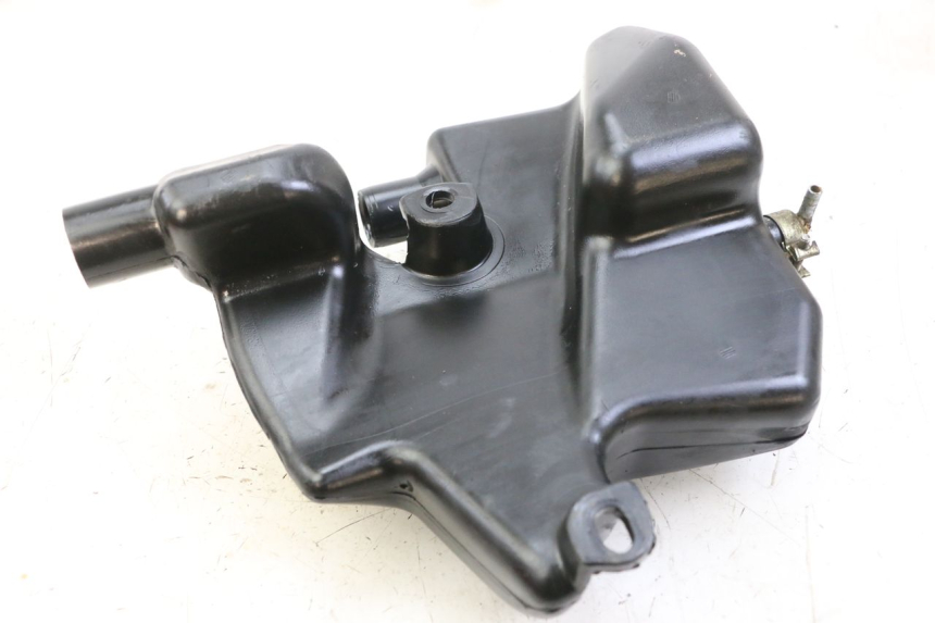 photo de SERBATOIO OLIO PIAGGIO FLY 2T 50 (2004 - 2017) - Primo piano tecnico