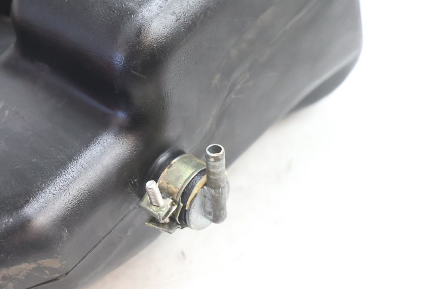 photo de SERBATOIO OLIO PIAGGIO FLY 2T 50 (2004 - 2017) - Altra angolazione