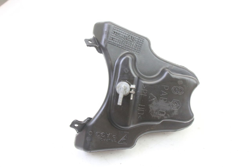 photo de Serbatoio olio GILERA RUNNER SP 50 (2006 - 2008) - Dettagli dei punti di fissaggio