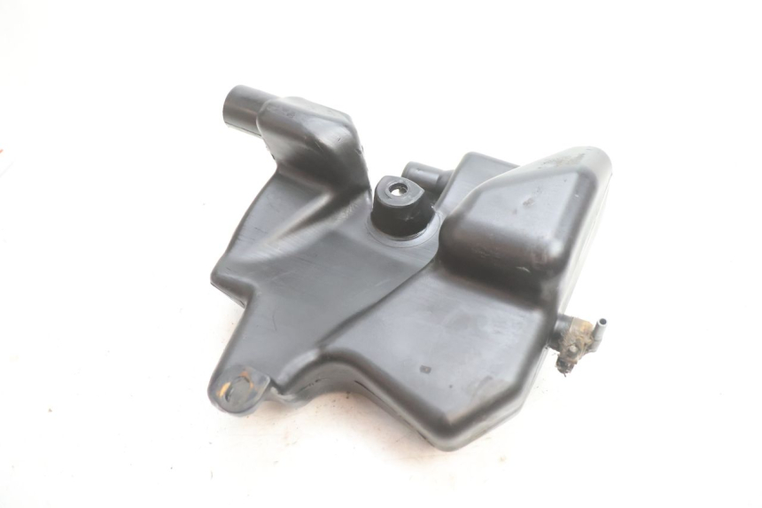 photo de SERBATOIO OLIO PIAGGIO ZIP 2T 50 (2009 - 2019) - Dettagli dei punti di fissaggio
