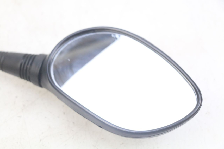 photo de SPECCHIETTO DESTRO KYMCO AGILITY 16+ 4T 50 (2018 - 2023) - Dettagli dei punti di fissaggio