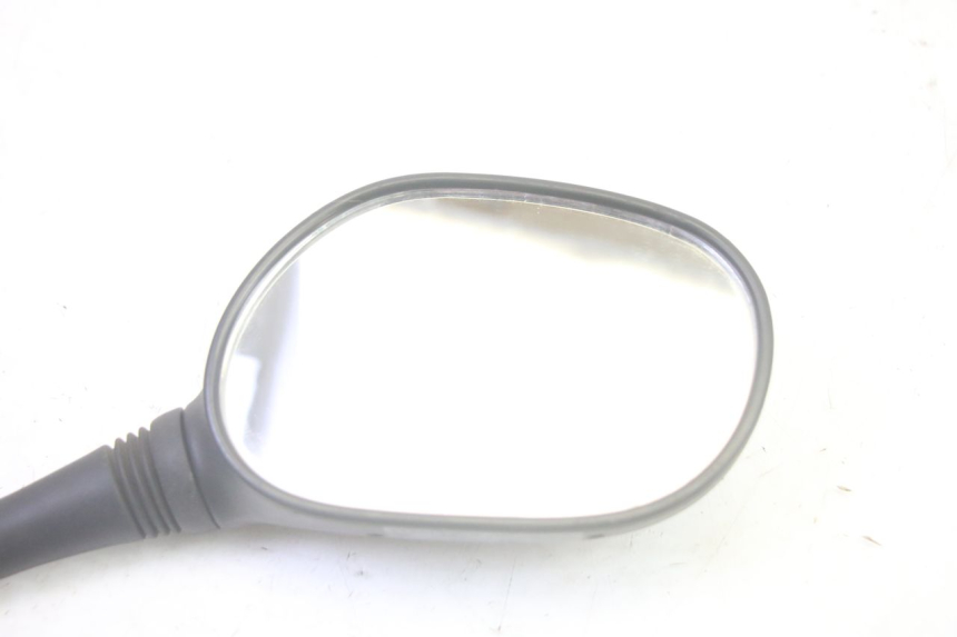 photo de SPECCHIETTO DESTRO SUZUKI BURGMAN 125 (2007 - 2014) - Zoom sullo stato d'uso