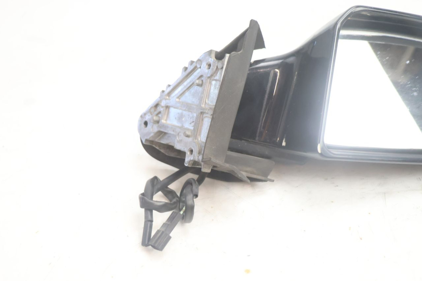 photo de SPECCHIO DESTRO SUZUKI BURGMAN EXECUTIVE ABS 650 (2006 - 2012) - Dettaglio del componente