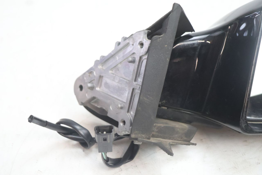photo de SPECCHIO DESTRO SUZUKI BURGMAN EXECUTIVE ABS 650 (2006 - 2012) - Dettaglio del componente
