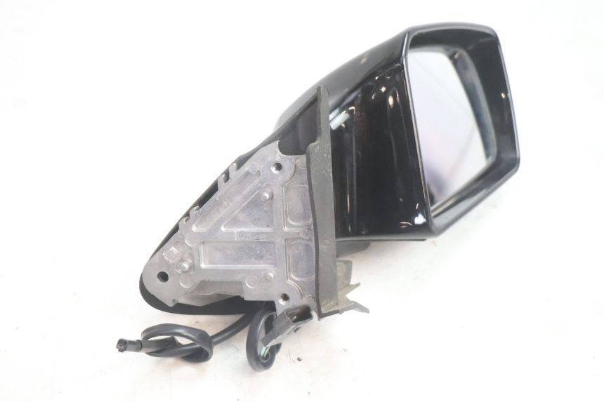 photo de SPECCHIO DESTRO SUZUKI BURGMAN EXECUTIVE ABS 650 (2006 - 2012) - Primo piano tecnico