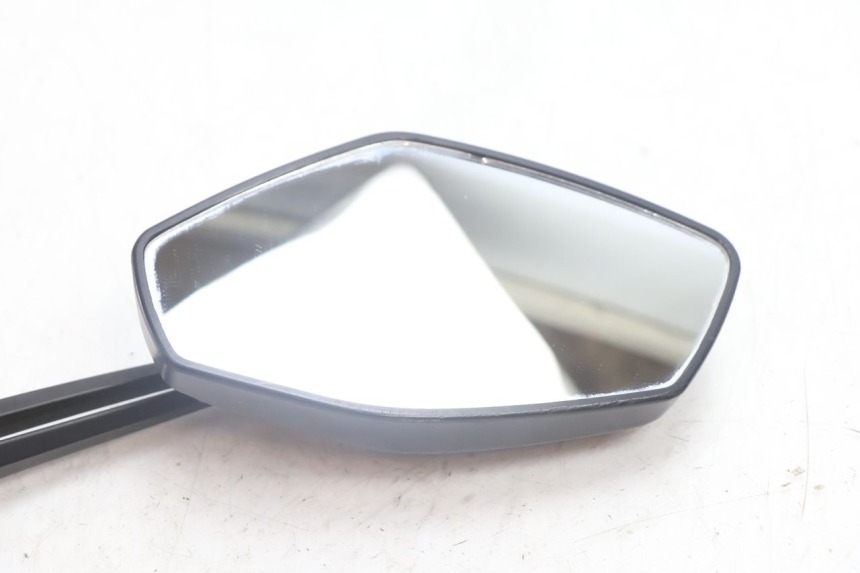 photo de SPECCHIETTO DESTRO TNT MOTOR GRIDO 2T 50 (2010 - 2019) - Zoom sullo stato d'uso