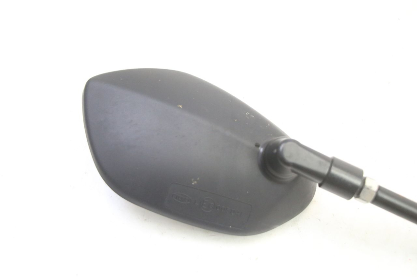 photo de SPECCHIO DESTRO SUZUKI GSR 750 (2011 - 2017) - Dettagli dei punti di fissaggio