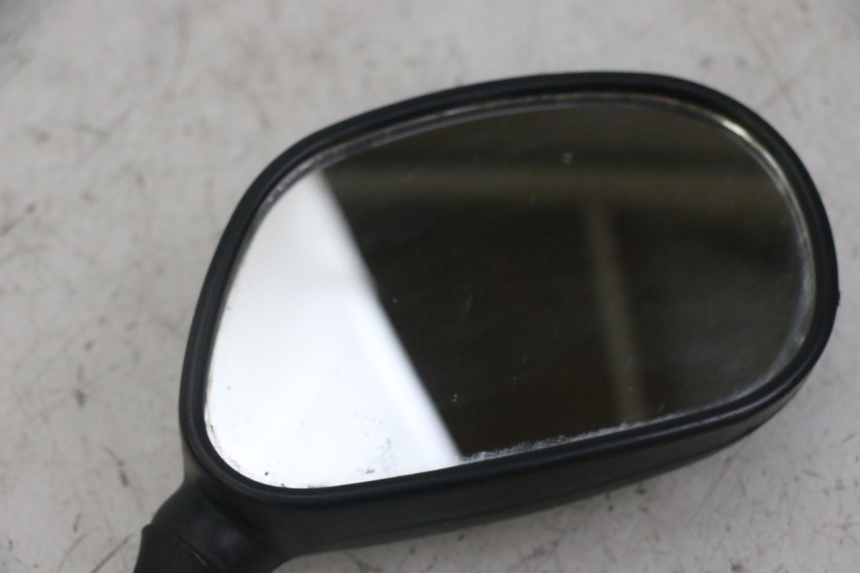 photo de SPECCHIO DESTRO PEUGEOT KISBEE 2T 50 (2018 - 2022) - Dettagli dei punti di fissaggio