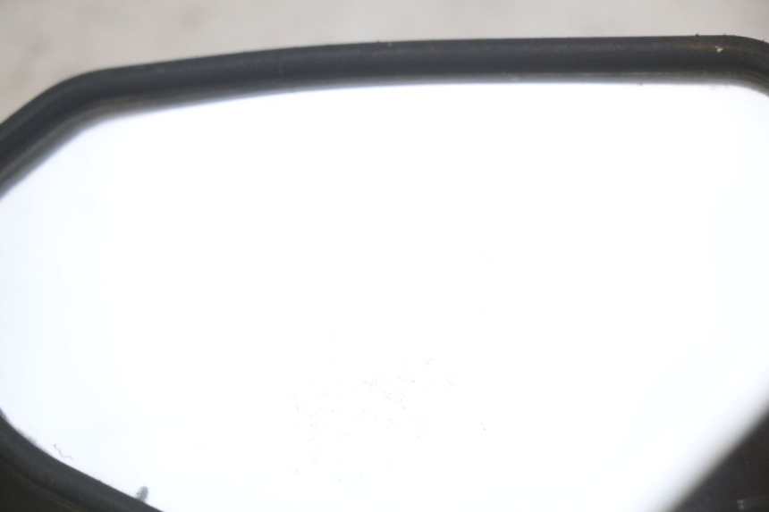 photo de SPECCHIETTO DESTRO YAMASAKI ROADSTER 50 (2013 - 2018) - Zoom sullo stato d'uso