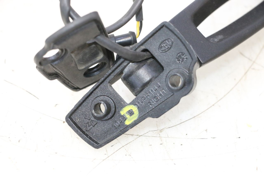 photo de SPECCHIO DESTRO CAN-AM SPYDER RS 1000 (2008 - 2012) - Dettaglio del componente
