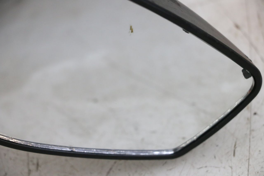 photo de SPECCHIO DESTRO PEUGEOT STREETZONE I 2T 50 (2018 - 2020) - Zoom sullo stato d'uso