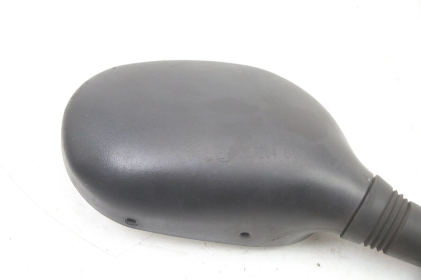 photo de SPECCHIO DESTRO SUZUKI BURGMAN 125 (2018 - 2021) - Dettagli dei punti di fissaggio