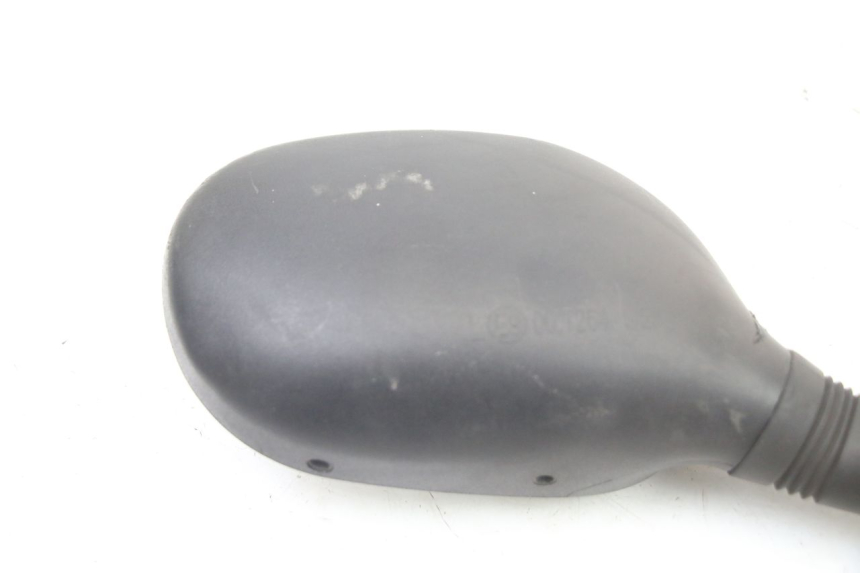 photo de SPECCHIO DESTRO SUZUKI BURGMAN 125 (2015 - 2017) - Dettagli dei punti di fissaggio