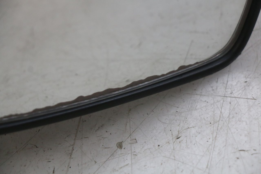 photo de SPECCHIETTO DESTRO PEUGEOT SV 125 (1991 - 1994) - Zoom sullo stato d'uso