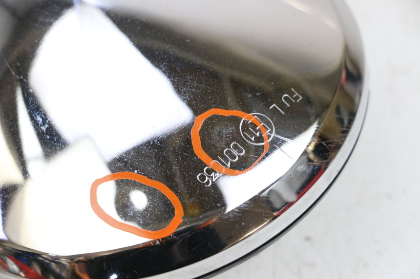 photo de SPECCHIO DESTRO PIAGGIO VESPA GTS SUPER IE 125 (2009 - 2016) - Stato della superficie e materiale