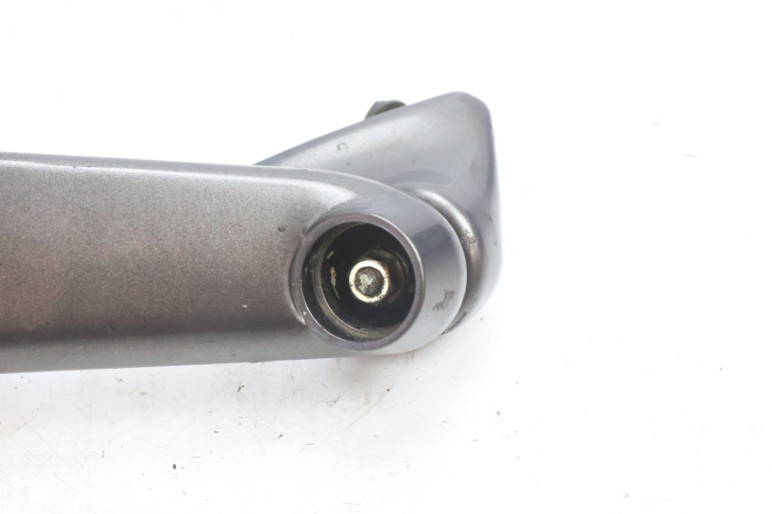 photo de SPECCHIETTO DESTRO KAWASAKI ZZR 600 (1995 - 2004) - Dettagli dei punti di fissaggio