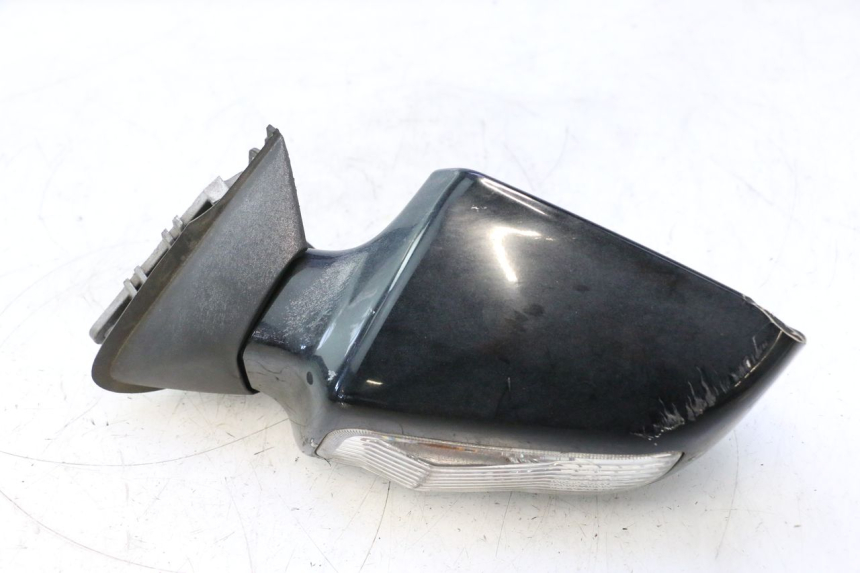 photo de SPECCHIO SINISTRO SUZUKI BURGMAN EXECUTIVE ABS 650 (2006 - 2012) - Dettagli dei punti di fissaggio